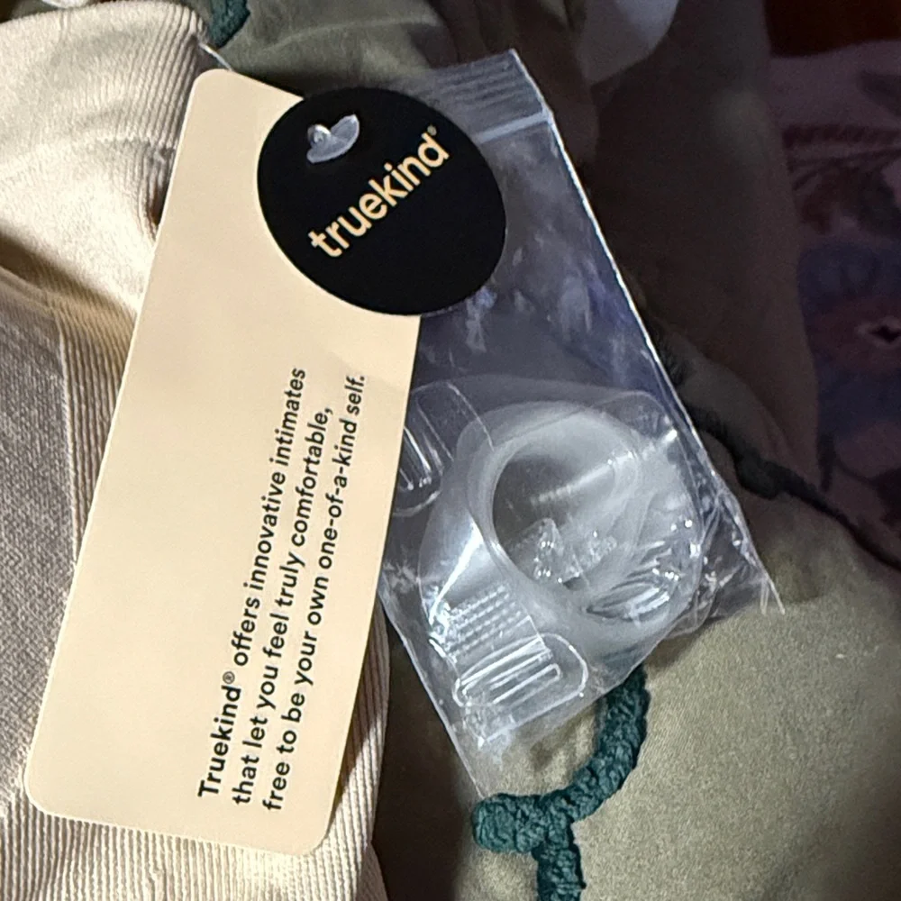 Truekind Convertable Seamless Strapless Nude Bandeau Bra with Removable Straps - Picture 2 of 10